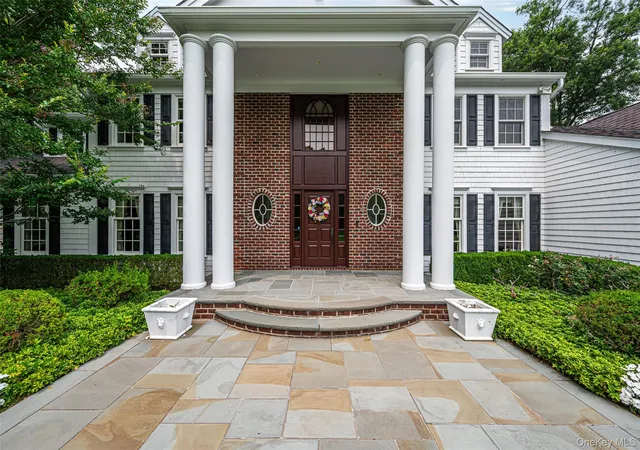 Photo 3 of Single family home for sale at 15 Dogwood Hl, Oyster Bay, NY 11545 | MLS# 1027379 | Listing updated on 2026-09-18