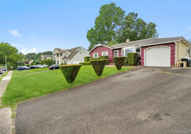 Photo 2 of Sale Pending at 86 Cirrus Rd, Holbrook, NY 11741 | MLS# 1027396 | Listing updated on 2026-09-18