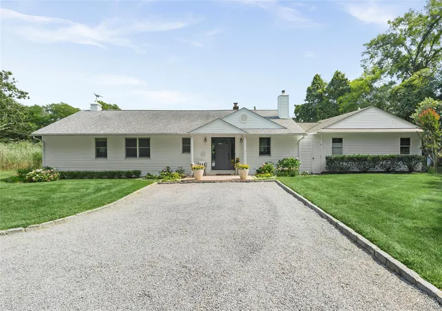 Photo 2 of Single family home for sale at 31b Club Ln, Southampton, NY 11960 | MLS# 1027440 | Listing updated on 2026-09-18