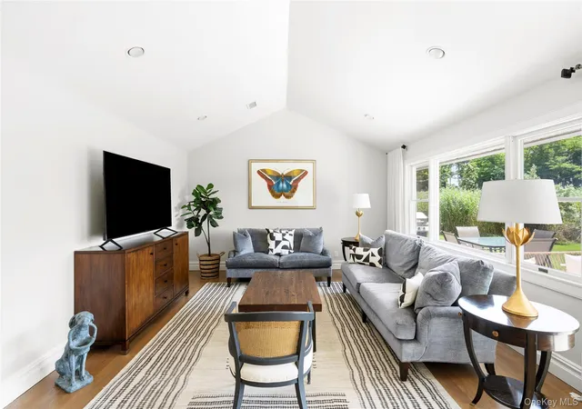 Photo 4 of Sale Pending at 31b Club Ln, Southampton, NY 11960 | MLS# 1027440 | Listing updated on 2026-10-03
