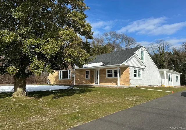Single family home for sale at 125 W Main St, Smithtown, NY 11754 | MLS# 1027445