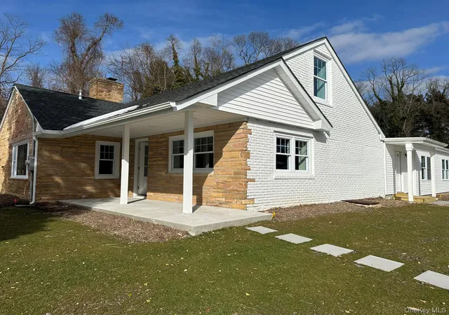 Photo 2 of Single family home for sale at 125 W Main St, Smithtown, NY 11754 | MLS# 1027445 | Listing updated on 2026-09-18