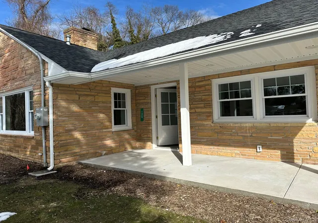 Photo 3 of Single family home for sale at 125 W Main St, Smithtown, NY 11754 | MLS# 1027445 | Listing updated on 2026-09-18