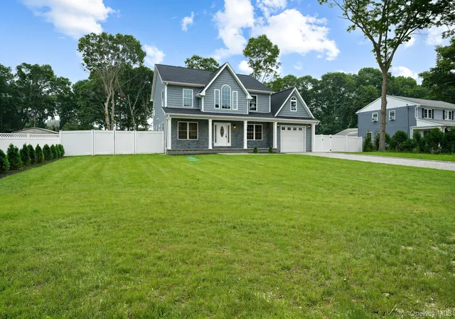Photo 3 of Single family home for sale at 37 Pentmoor Dr, Brookhaven, NY 11950 | MLS# 1027464 | Listing updated on 2026-09-18