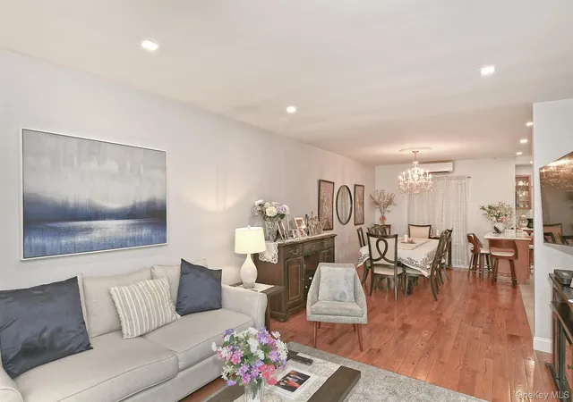 Photo 4 of Single family home for sale at 3250 32nd Street, New York, NY 11106 | MLS# 1027689 | Listing updated on 2026-09-18