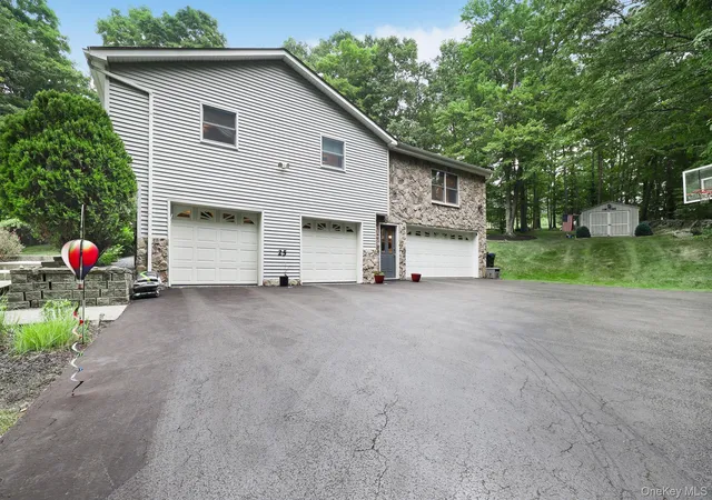 Photo 3 of Single family home for sale at 25 Cocoa Ln, Newburgh, NY 12550 | MLS# 1027753 | Listing updated on 2026-09-17