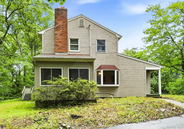 Photo 3 of Sale Pending at 62 Woodhull Pl, Huntington, NY 11768 | MLS# 1027755 | Listing updated on 2026-09-18