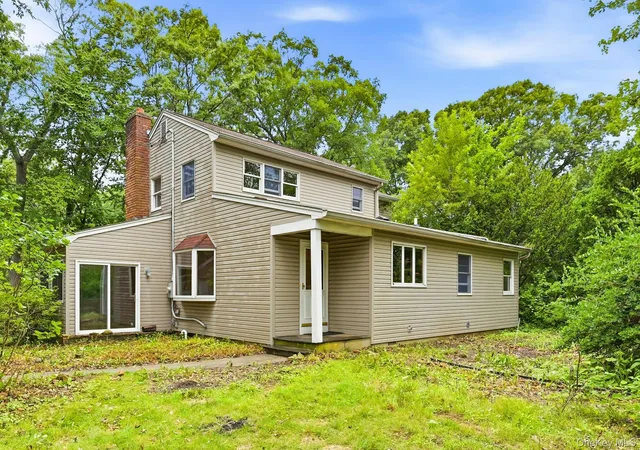 Photo 3 of Sale Pending at 62 Woodhull Pl, Huntington, NY 11768 | MLS# 1027755 | Listing updated on 2026-09-18