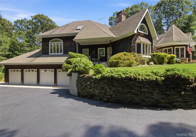 Photo 2 of Single family home for sale at 55 Meadow Glen Rd, Smithtown, NY 11768 | MLS# 1027958 | Listing updated on 2026-09-17