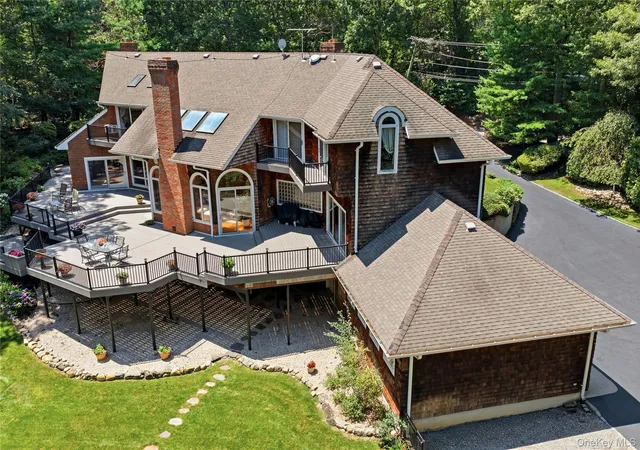 Photo 3 of Single family home for sale at 55 Meadow Glen Rd, Smithtown, NY 11768 | MLS# 1027958 | Listing updated on 2026-09-17
