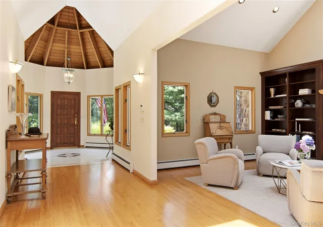 Photo 4 of Single family home for sale at 55 Meadow Glen Rd, Smithtown, NY 11768 | MLS# 1027958 | Listing updated on 2026-10-03