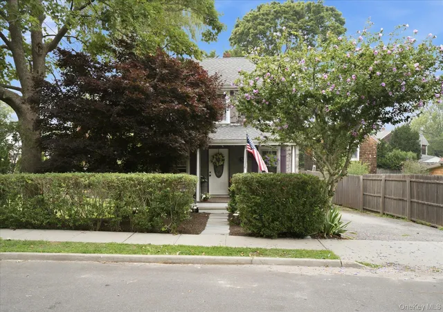 Photo 3 of Single family home for sale at 308 Monsell Pl, Southold, NY 11944 | MLS# 1028101 | Listing updated on 2026-10-07