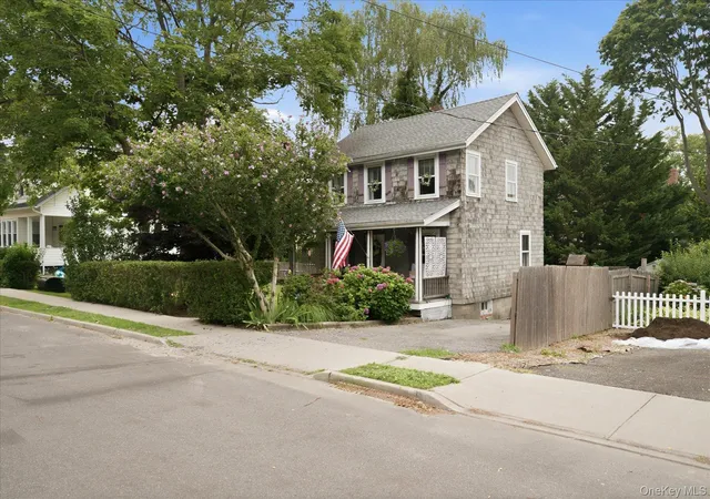 Photo 4 of Single family home for sale at 308 Monsell Pl, Southold, NY 11944 | MLS# 1028101 | Listing updated on 2026-10-07