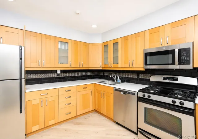 Photo 3 of Sale Pending at 15 Eucalyptus Ct #15, Brookhaven, NY 11784 | MLS# 1028190 | Listing updated on 2026-09-18