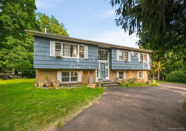 Listing Photo 4 - Condo for sale in building located at 42-46 Buckberg Rd, Stony Point, NY 10986