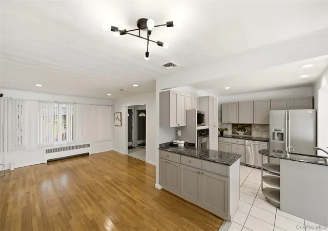 Photo 3 of Single family home for sale at 160 Clearmeadow Dr, Hempstead, NY 11554 | MLS# 1028531 | Listing updated on 2026-09-16