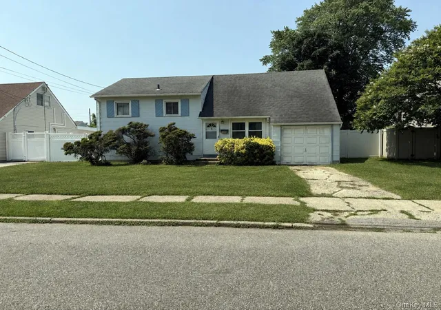 Photo 1 of Sale Pending at 1020 N Niagara Ave, Babylon, NY 11757 | MLS# 1028576 | Listing updated on 2026-09-18