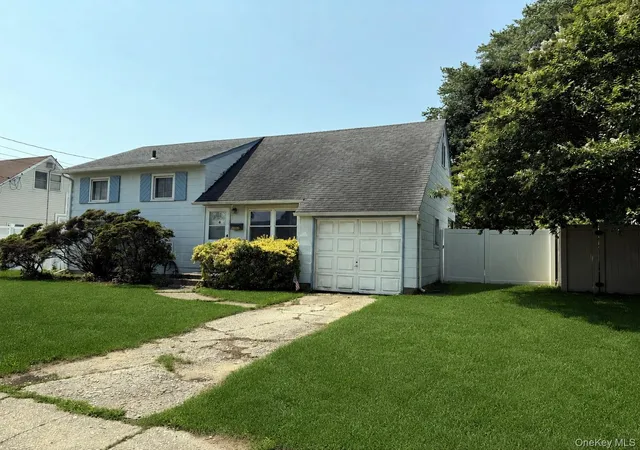Photo 2 of Sale Pending at 1020 N Niagara Ave, Babylon, NY 11757 | MLS# 1028576 | Listing updated on 2026-09-18