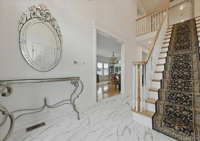 Photo 4 of Single family home for sale at 7 Laurel Ln, North Hempstead, NY 11568 | MLS# 1028873 | Listing updated on 2026-09-16