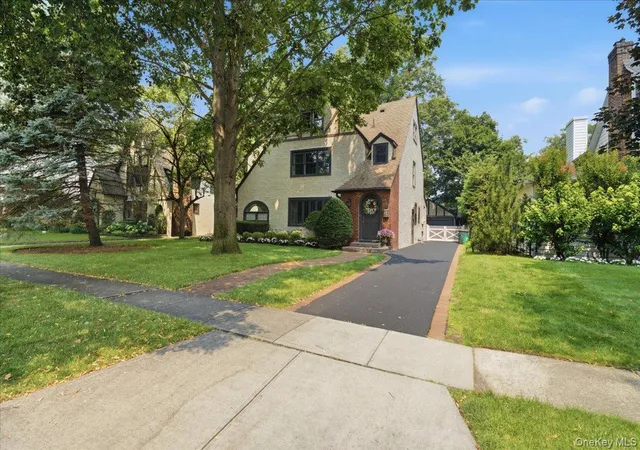 Photo 2 of Single family home for sale at 89 Poplar St, Hempstead, NY 11530 | MLS# 1029156 | Listing updated on 2026-09-16