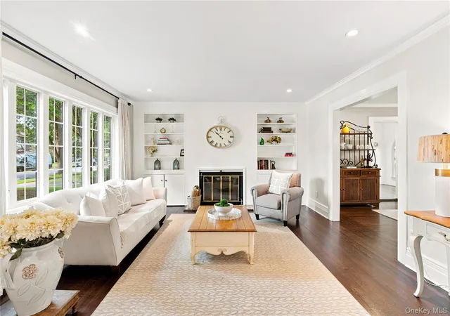 Photo 4 of Single family home for sale at 89 Poplar St, Hempstead, NY 11530 | MLS# 1029156 | Listing updated on 2026-09-16