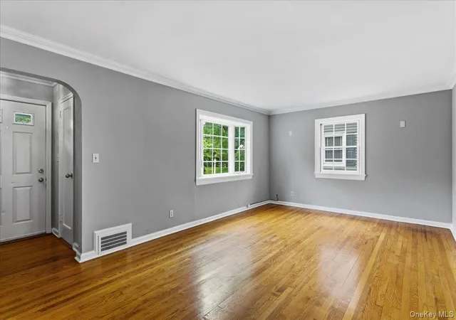 Photo 3 of Sale Pending at 194 Lincoln Pl, Eastchester, NY 10709 | MLS# 1029164 | Listing updated on 2026-09-16