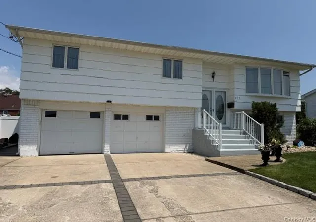 Photo 2 of Sale Pending at 276 N Lewis Ave, Babylon, NY 11757 | MLS# 1029546 | Listing updated on 2026-09-18