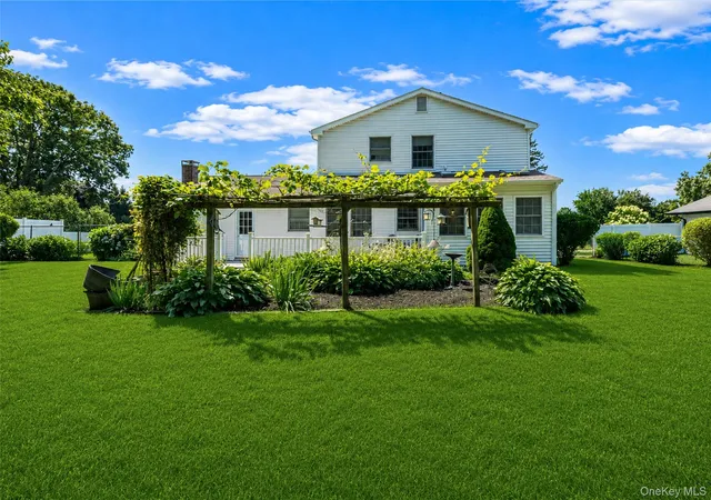 Photo 3 of Sale Pending at 35 Royalston Ln, Brookhaven, NY 11720 | MLS# 1029673 | Listing updated on 2026-09-23