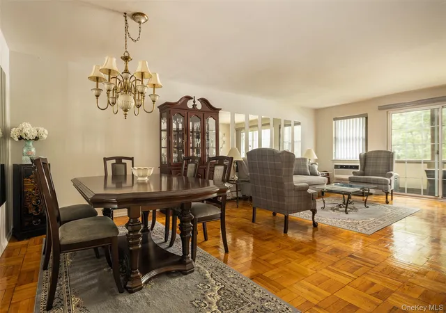 Photo 4 of Sale Pending at 11 Glen Holw Dr #D46, Brookhaven, NY 11742 | MLS# 1029944 | Listing updated on 2026-09-18