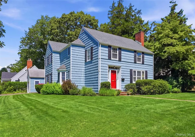 Photo 1 of Sale Pending at 10 Polly Ln, Oyster Bay, NY 11545 | MLS# 1030036 | Listing updated on 2026-09-18