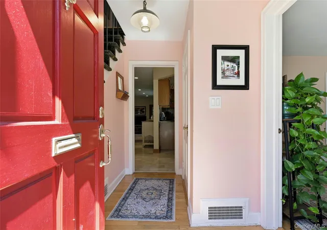 Photo 3 of Sale Pending at 10 Polly Ln, Oyster Bay, NY 11545 | MLS# 1030036 | Listing updated on 2026-09-18