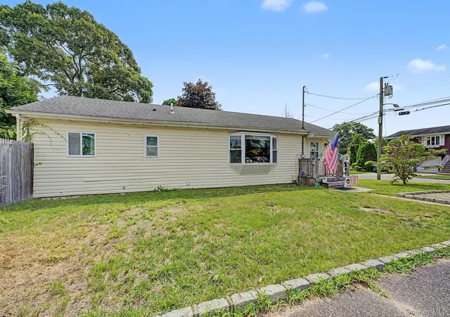 Photo 2 of Sale Pending at 257 Elizabeth Ave, Islip, NY 11741 | MLS# 1030202 | Listing updated on 2026-09-18