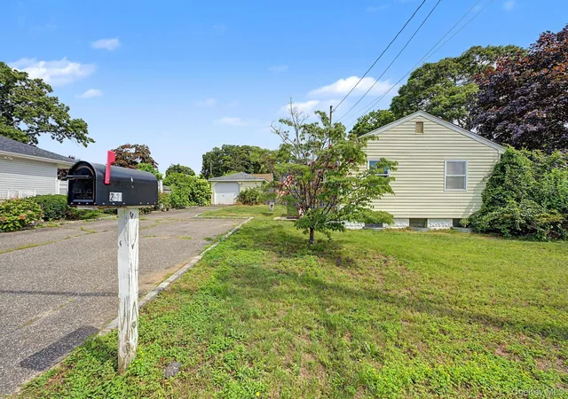 Photo 3 of Sale Pending at 257 Elizabeth Ave, Islip, NY 11741 | MLS# 1030202 | Listing updated on 2026-09-18
