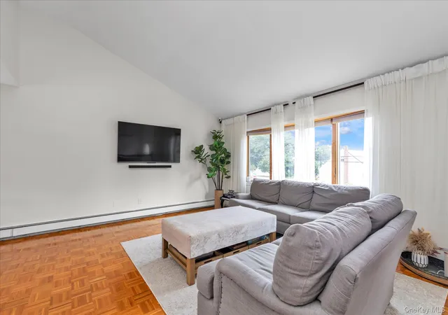 Photo 4 of Single family home for sale at 583 N Erie Ave, Babylon, NY 11757 | MLS# 1030232 | Listing updated on 2026-09-18