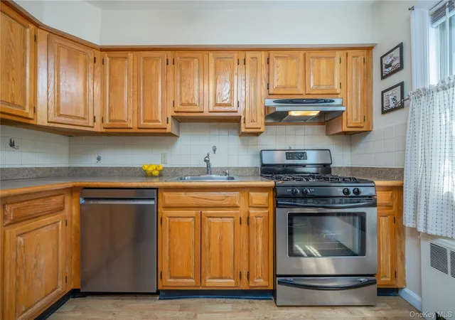Photo 4 of Sale Pending at 590 Bedford Rd #3, Mount Pleasant, NY 10570 | MLS# 1030479 | Listing updated on 2026-09-16