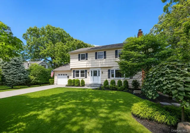Photo 2 of Sale Pending at 6 Crown Hl Rd, Huntington, NY 11768 | MLS# 1030913 | Listing updated on 2026-09-18