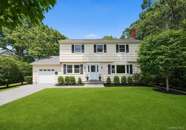 Photo 3 of Sale Pending at 6 Crown Hl Rd, Huntington, NY 11768 | MLS# 1030913 | Listing updated on 2026-09-18