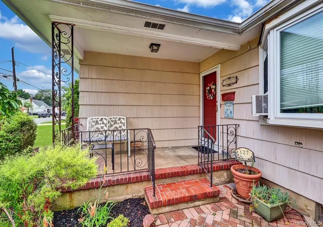 Photo 3 of Sale Pending at 127 Queens Ave, West Babylon, NY 11704 | MLS# 1030921 | Listing updated on 2026-09-18