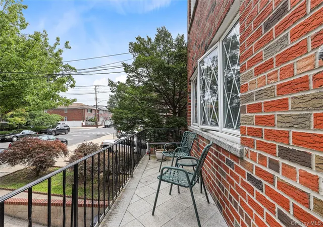 Photo 4 of Sale Pending at 3214 Griswold Ave, New York, NY 10465 | MLS# 1030927 | Listing updated on 2026-09-18