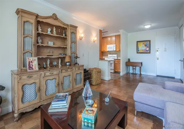Photo 3 of Sale Pending at 270 10 Grand Central Pkwy #3F, New York, NY 11005 | MLS# 1030972 | Listing updated on 2026-09-29