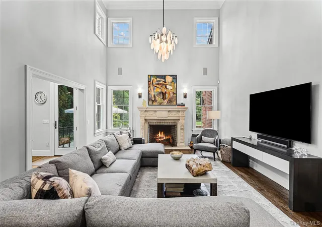 Photo 4 of Sale Pending at 48 Stonewall Cir, Harrison, NY 10604 | MLS# 1031026 | Listing updated on 2026-09-18