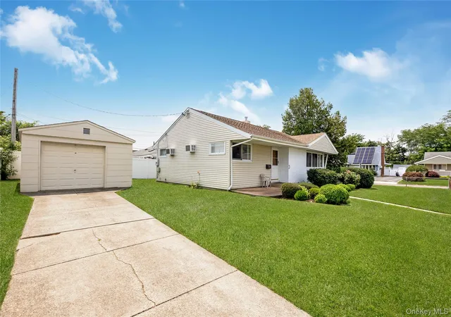 Photo 3 of Sale Pending at 2 Mozart Ln, Oyster Bay, NY 11714 | MLS# 1031218 | Listing updated on 2026-09-18