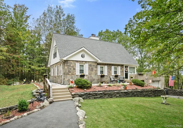 Photo 3 of Single family home for sale at 17 Nightingale Trl E, Mamakating, NY 12790 | MLS# 1031508 | Listing updated on 2026-09-16