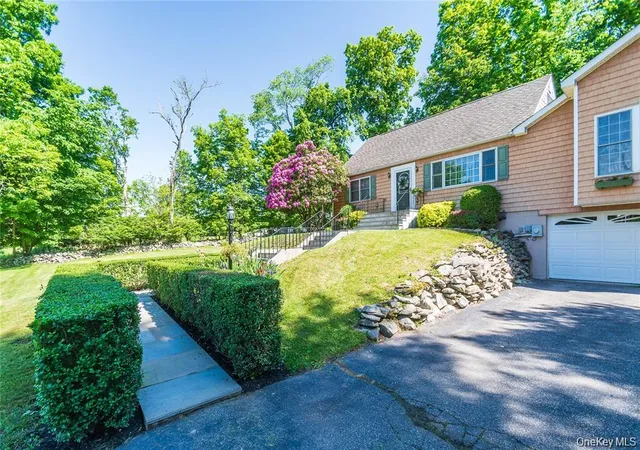 Photo 3 of Single family home for sale at 31 Bendlin Ln, Wallkill, NY 10932 | MLS# 1031608 | Listing updated on 2026-09-17