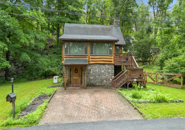 Photo 2 of Sale Pending at 28 Cliff Rd, Warwick (town), NY 10925 | MLS# 1031682 | Listing updated on 2026-09-18