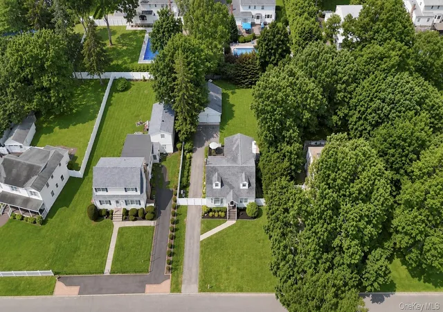 Photo 3 of Sale Pending at 21 Wilson Ave, Smithtown, NY 11767 | MLS# 1031693 | Listing updated on 2026-09-18