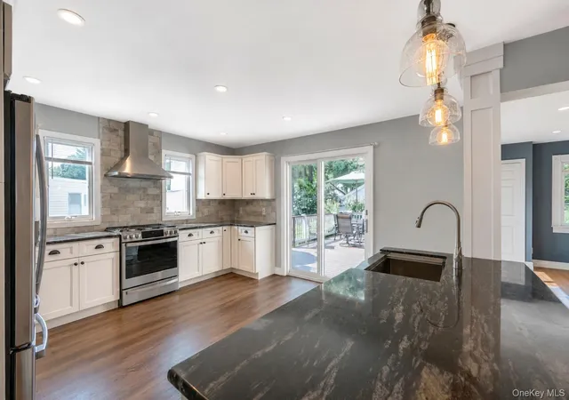 Photo 4 of Sale Pending at 21 Wilson Ave, Smithtown, NY 11767 | MLS# 1031693 | Listing updated on 2026-09-18