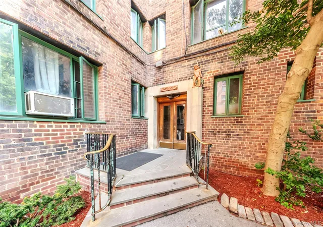 Photo 2 of Condo for sale at 1562 Unionport Rd #3F, New York, NY 10462 | MLS# 1032136 | Listing updated on 2026-09-17