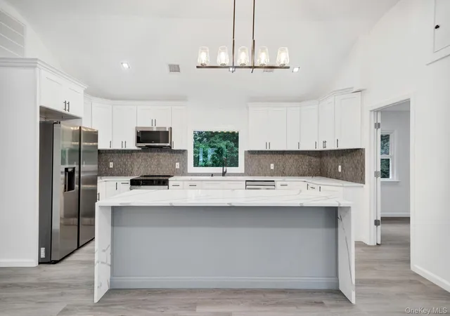 Photo 3 of Single family home for sale at 7 Weinmann Blvd, Huntington, NY 11747 | MLS# 1032254 | Listing updated on 2026-09-16