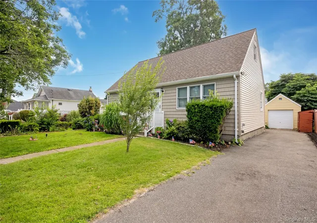 Photo 3 of Sale Pending at 413 S 8th Street, Babylon, NY 11757 | MLS# 1032265 | Listing updated on 2026-09-18